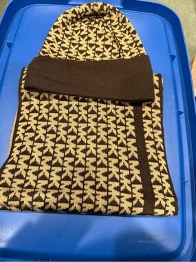 MICHAEL Michael Kors Brown & Tan Logo Knit Beanie & Infinity Scarf Set